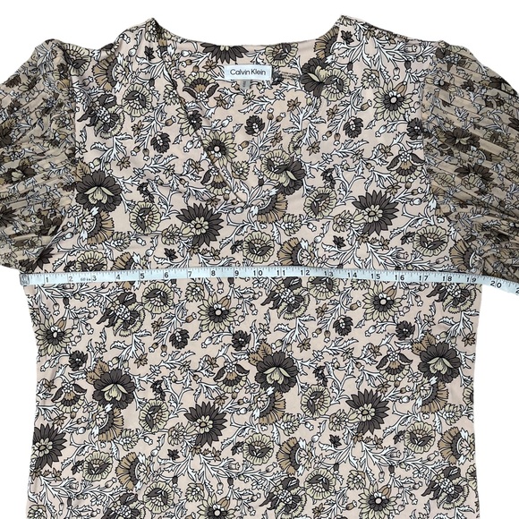 Calvin Klein Flutter Sleeve Floral Blouse Neutral Top M - Picture 5 of 9